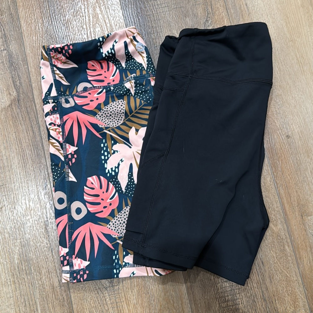 Senita bike shorts - worn once - set of 2 - large